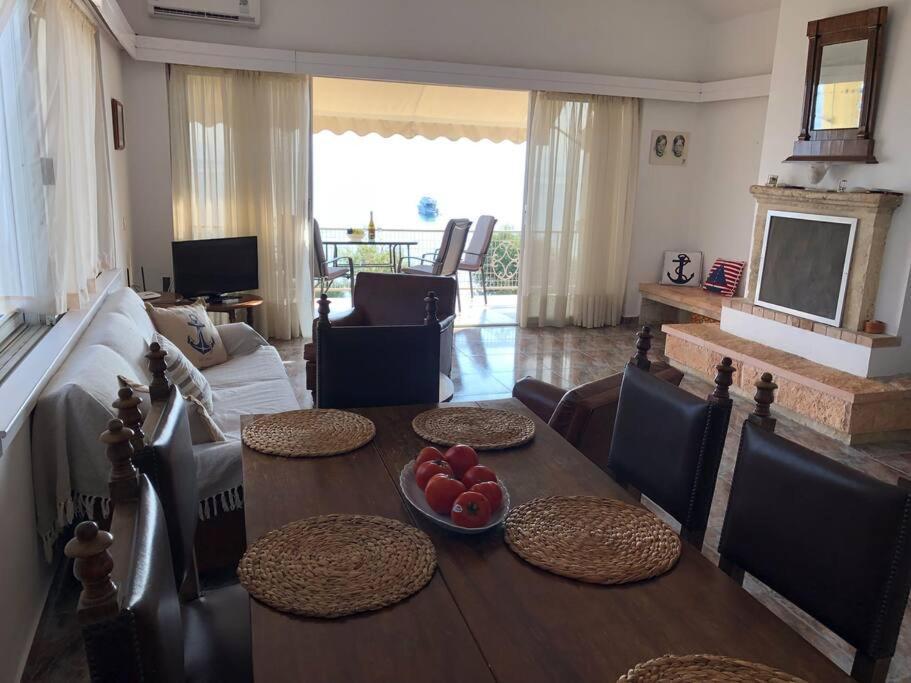 Sea View Apartment With Swimning Pool Mesongi Exterior photo