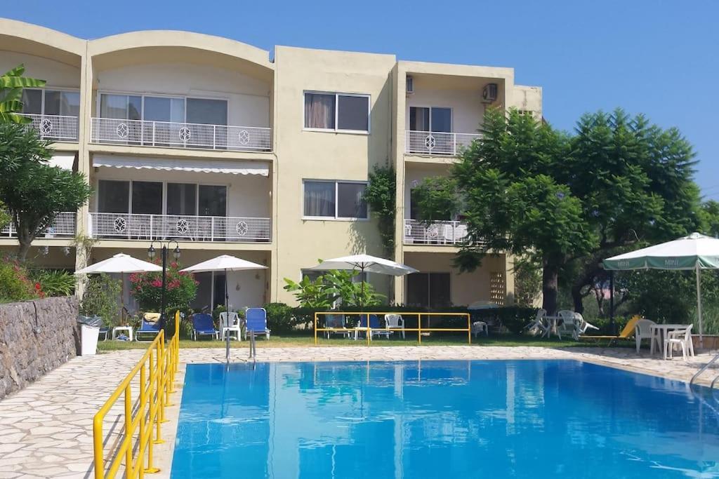 Sea View Apartment With Swimning Pool Mesongi Exterior photo